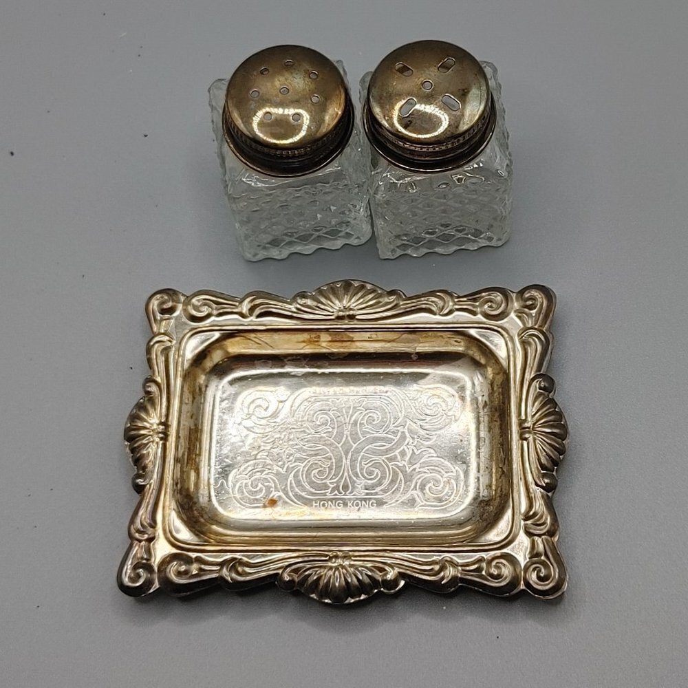 Mini Cut Glass Salt & Pepper Shakers on Tray - Picture 3 of 5